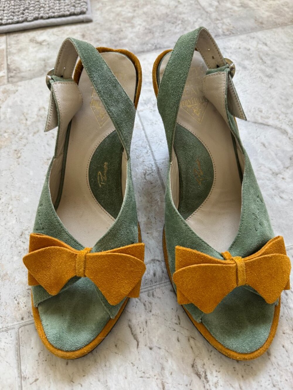 JOHN FLUEVOG Green Suede Bow Pinups MISS JUNE WEDGE HEELS SIZE 10